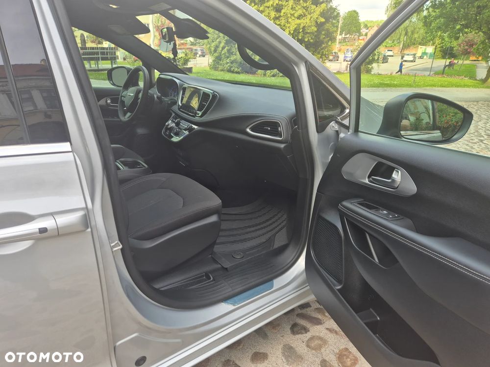 Chrysler Pacifica - 14