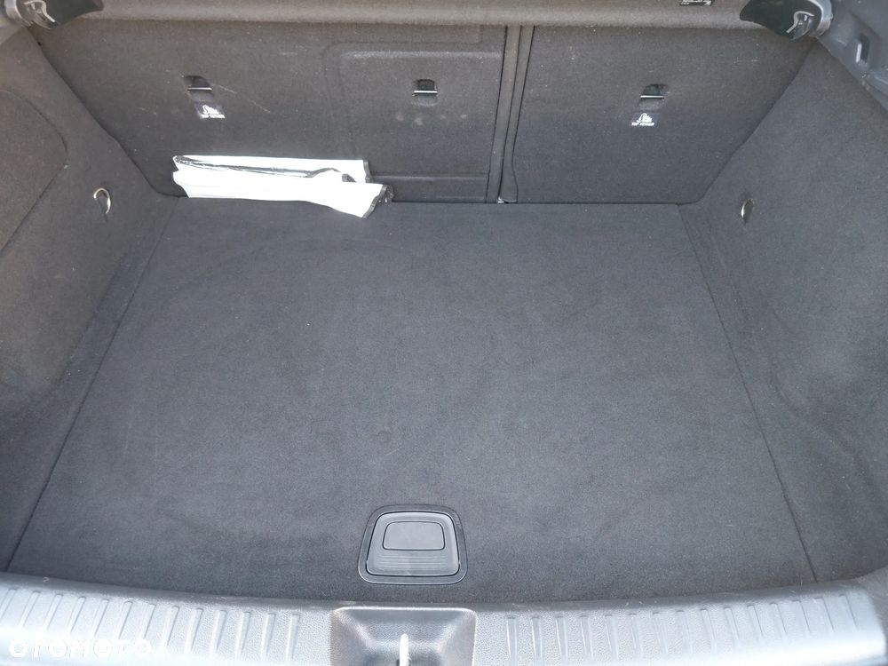 Mercedes-Benz GLA 180 Style - 18
