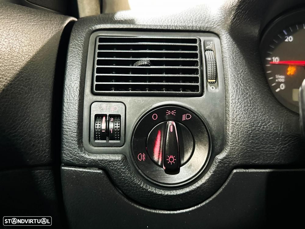 VW Golf 1.9 TDi 25 Anos - 41