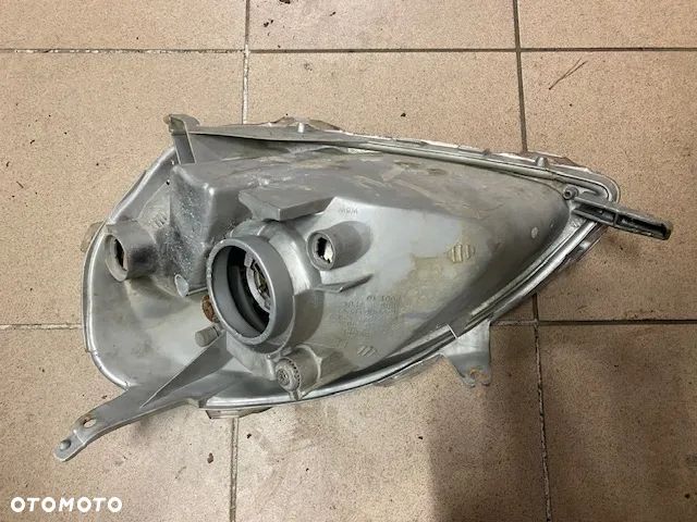 LAMPA PRZÓD PRAWA REFLEKTOR TOYOTA YARIS I - 5