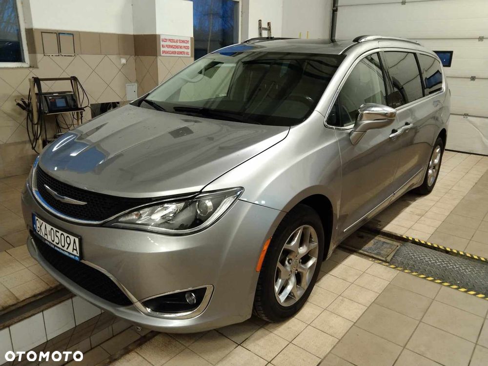 Chrysler Pacifica - 2