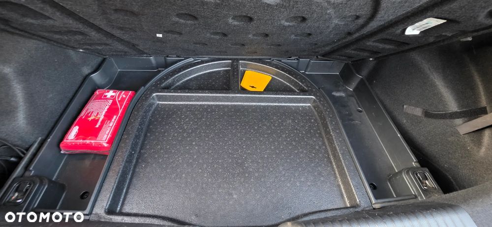 Hyundai i30 blue 1.4 Style - 22