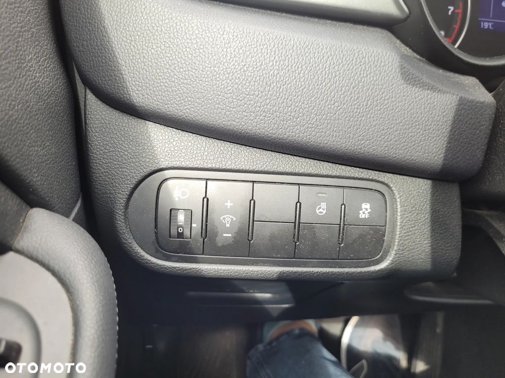 Kia Carens 1.6 GDI ISG Vision - 30