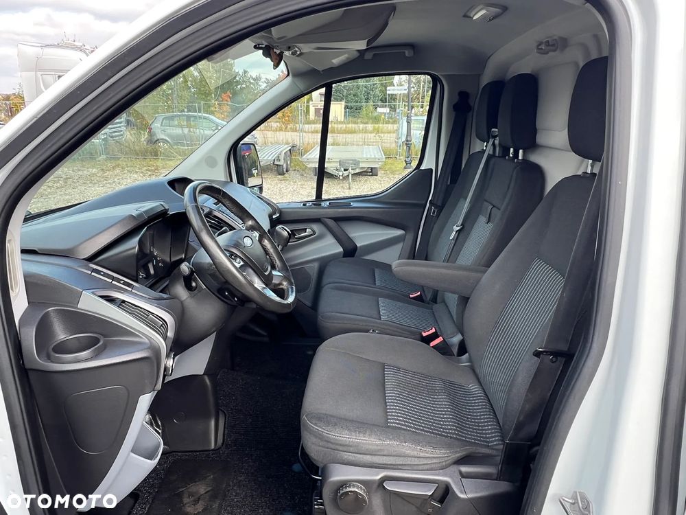 Ford TRANSIT CUSTOM - 13
