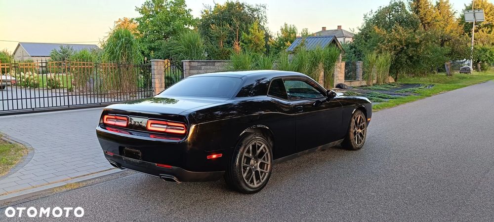 Dodge Challenger - 6