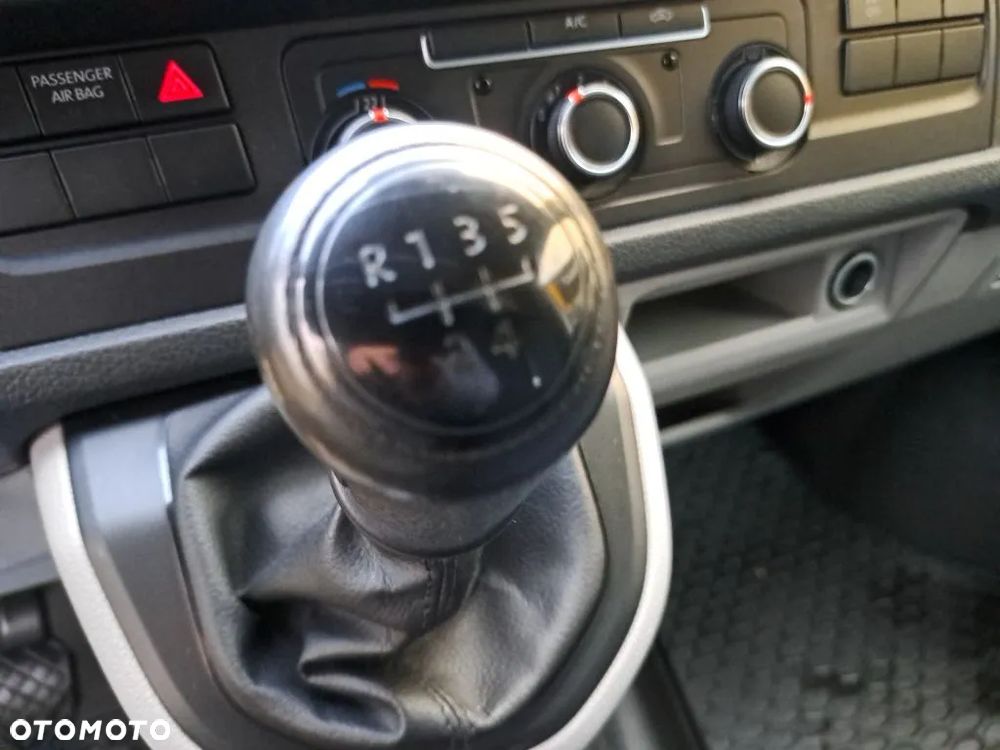 Volkswagen Transporter - 18