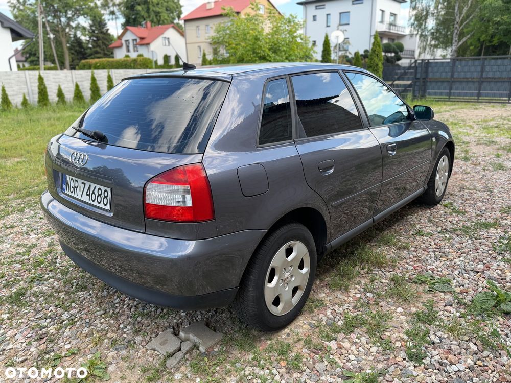 Audi A3 Sportback 1.8 Attraction - 4
