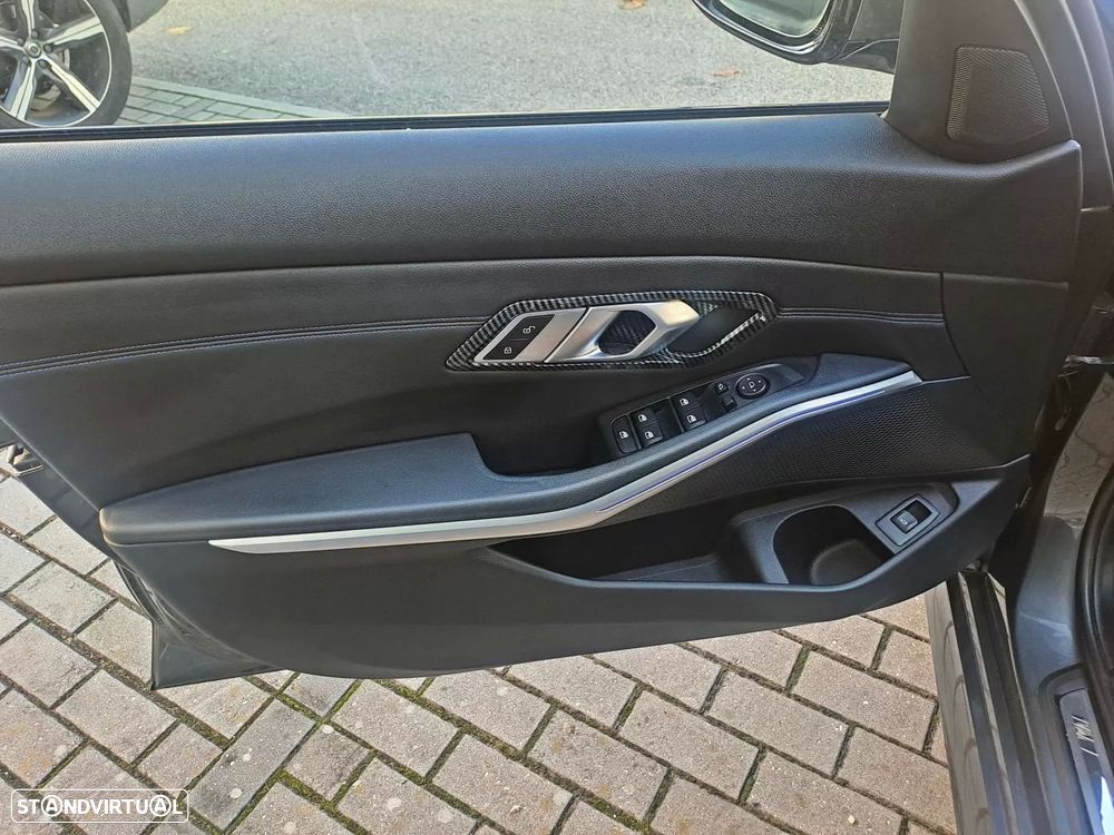 BMW 320 d Pack Desportivo M Pro Auto - 9