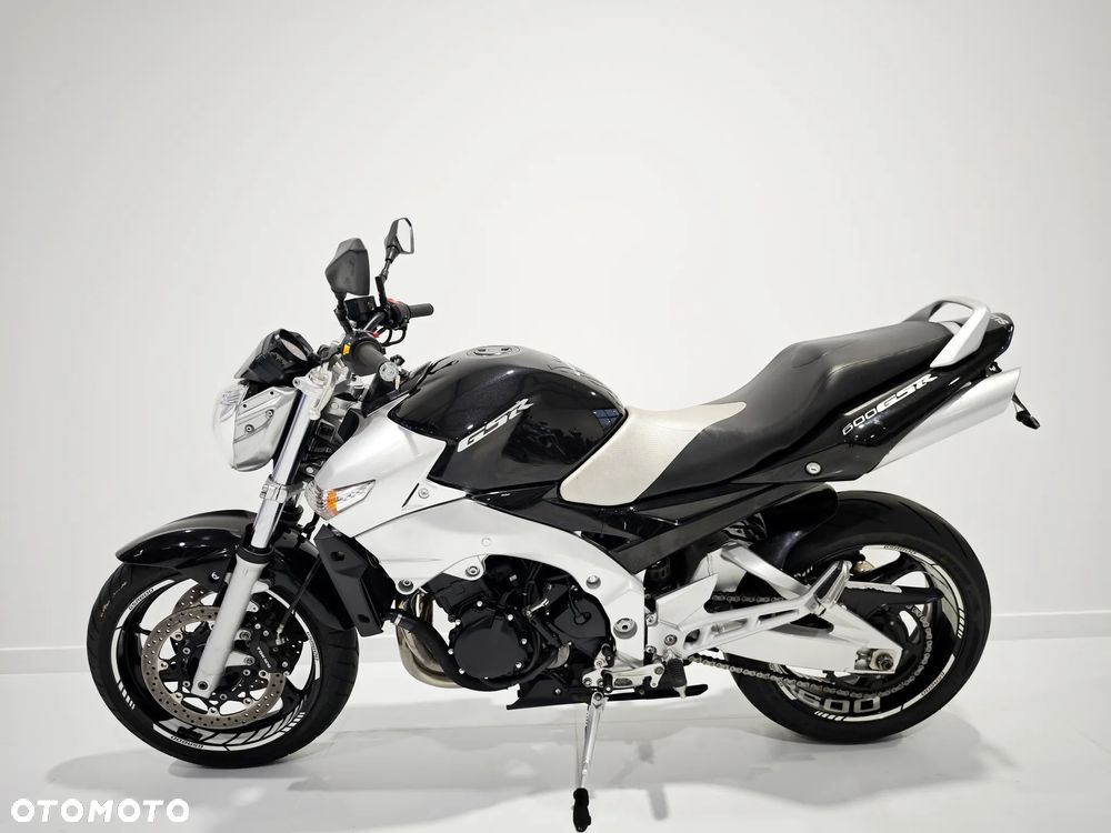 Suzuki GSR - 5