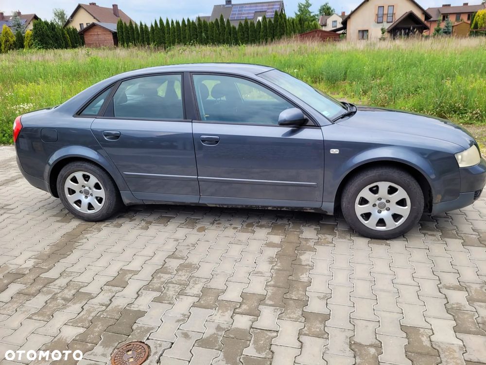 Audi A4 Limousine - 4