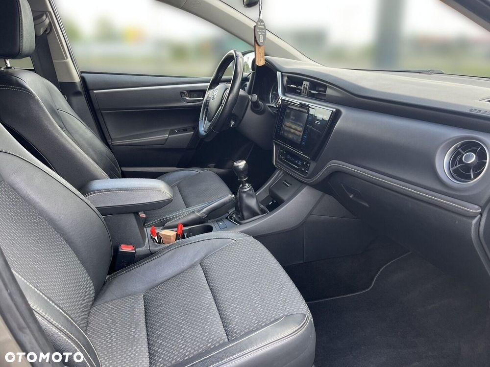 Toyota Corolla 1.6 Prestige EU6 - 13