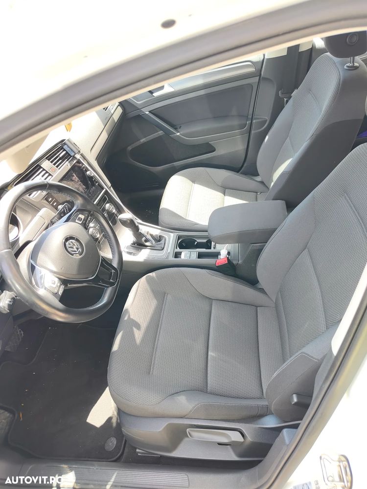 Volkswagen Golf - 11