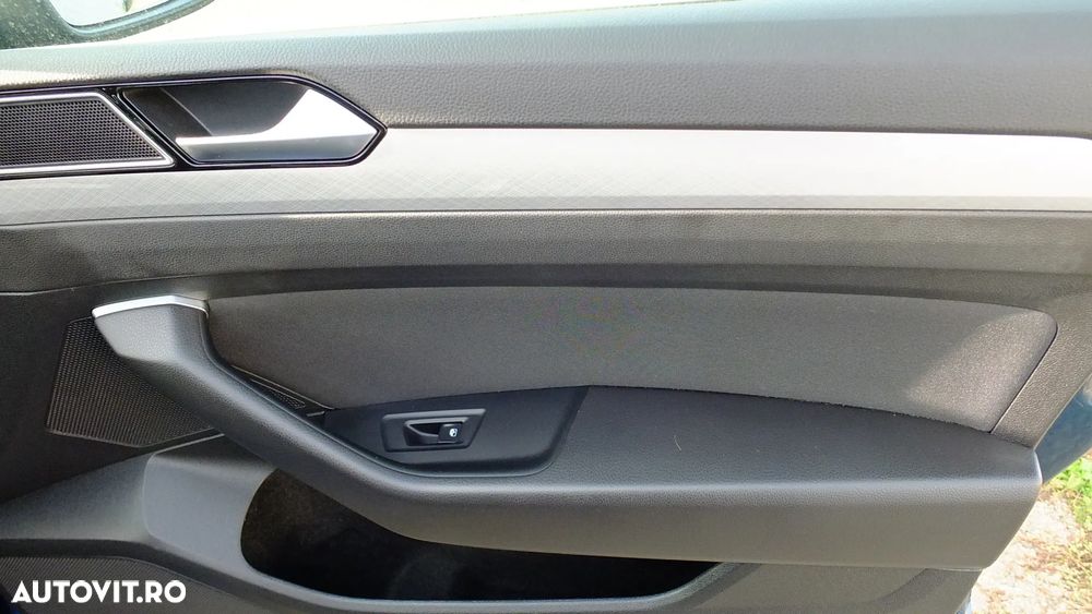 Volkswagen Passat Variant 2.0 TDI SCR DSG BlueMotion Comfortline - 27