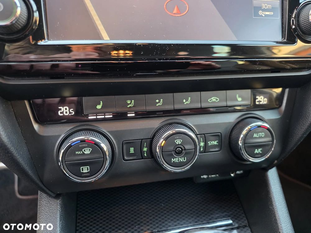 Skoda Octavia 2.0 TDI DSG RS - 23