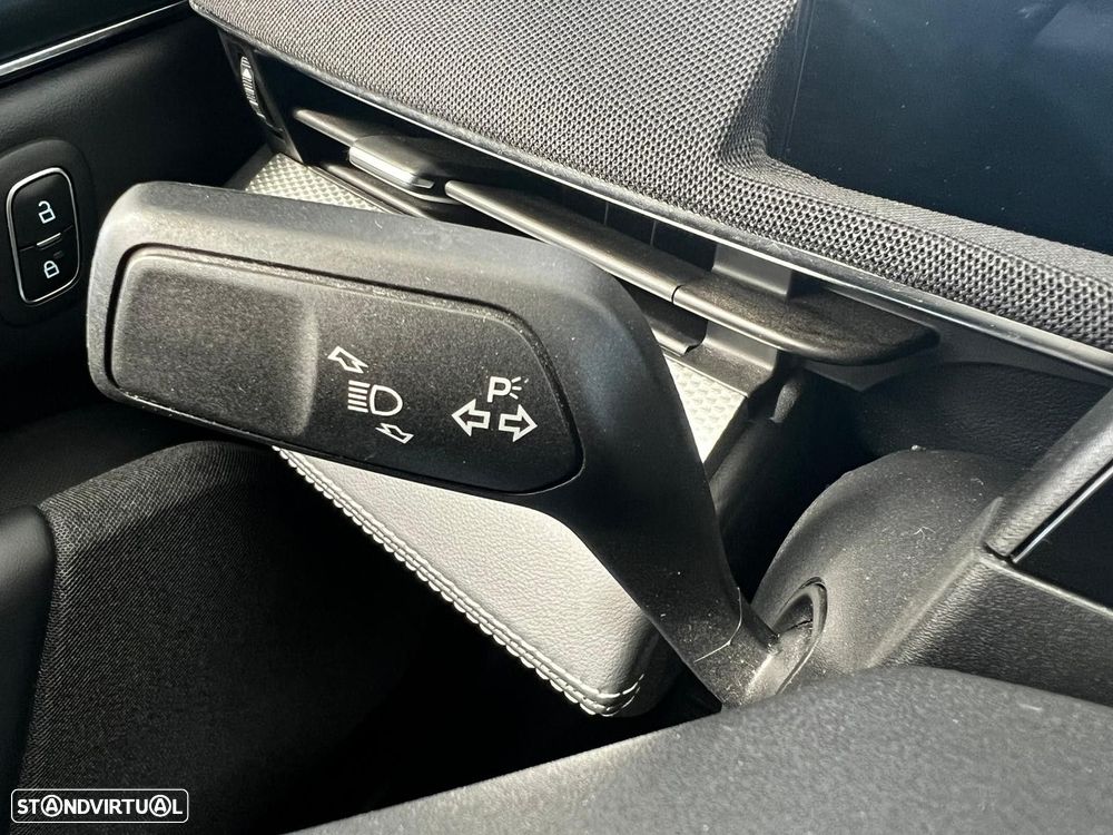 Ford Mustang Mach-E 75.7 kWh Premium AWD - 24