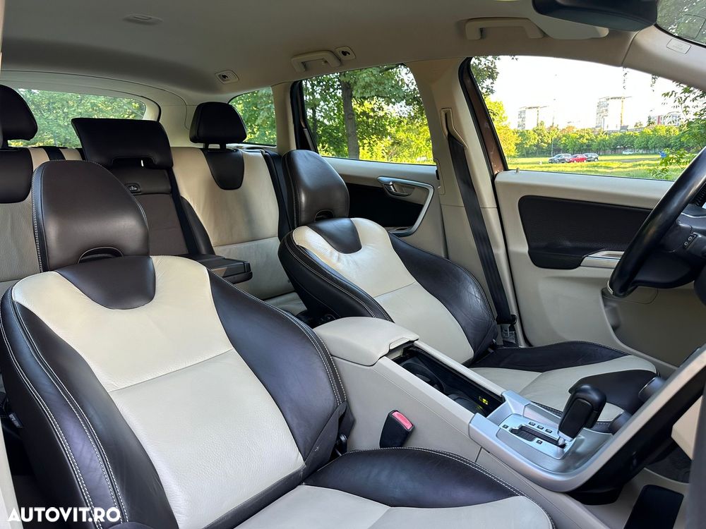Volvo XC 60 D5 AWD Aut. Summum - 10
