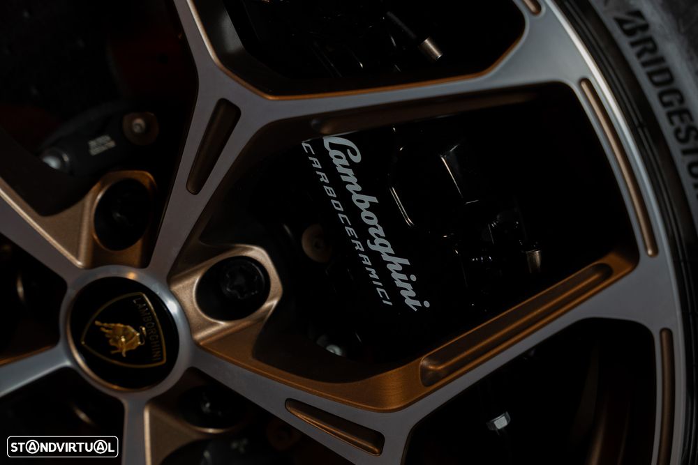 Lamborghini Revuelto 6.5 V12 - 39