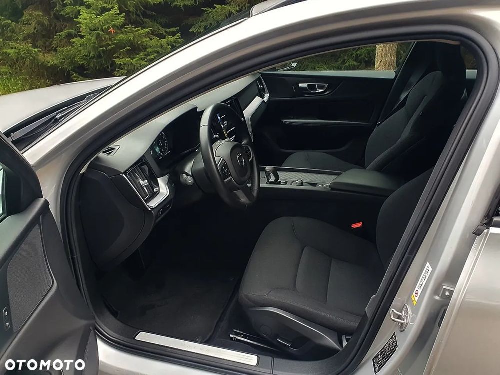 Volvo V60 B3 B DKG Momentum Pro - 6