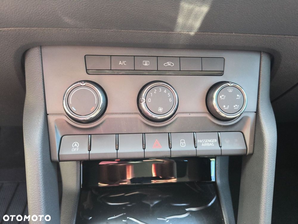 Skoda Karoq 1.0 TSI Essence - 25