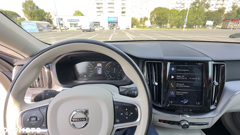 Volvo XC 60 D4 Momentum Pro - 11