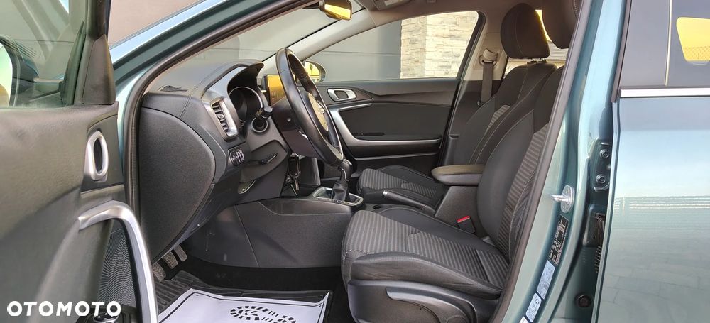 Kia Ceed ver-1-6-crdi-mhev-business-line - 16