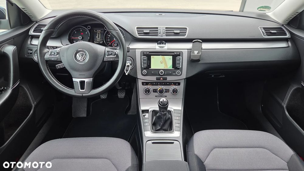 Volkswagen Passat Variant 2.0 TDI BlueMotion Technology DPF Comfortline - 19