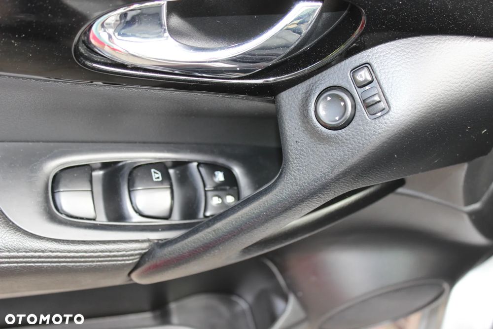 Nissan Qashqai 1.6 DCi Xtronic TEKNA - 27