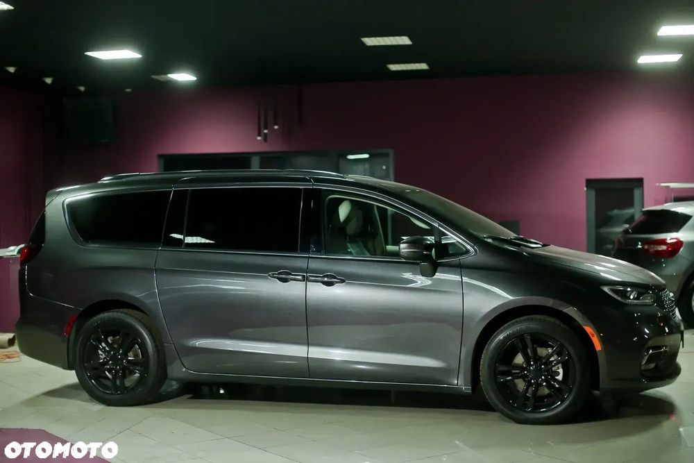 Chrysler Pacifica - 8