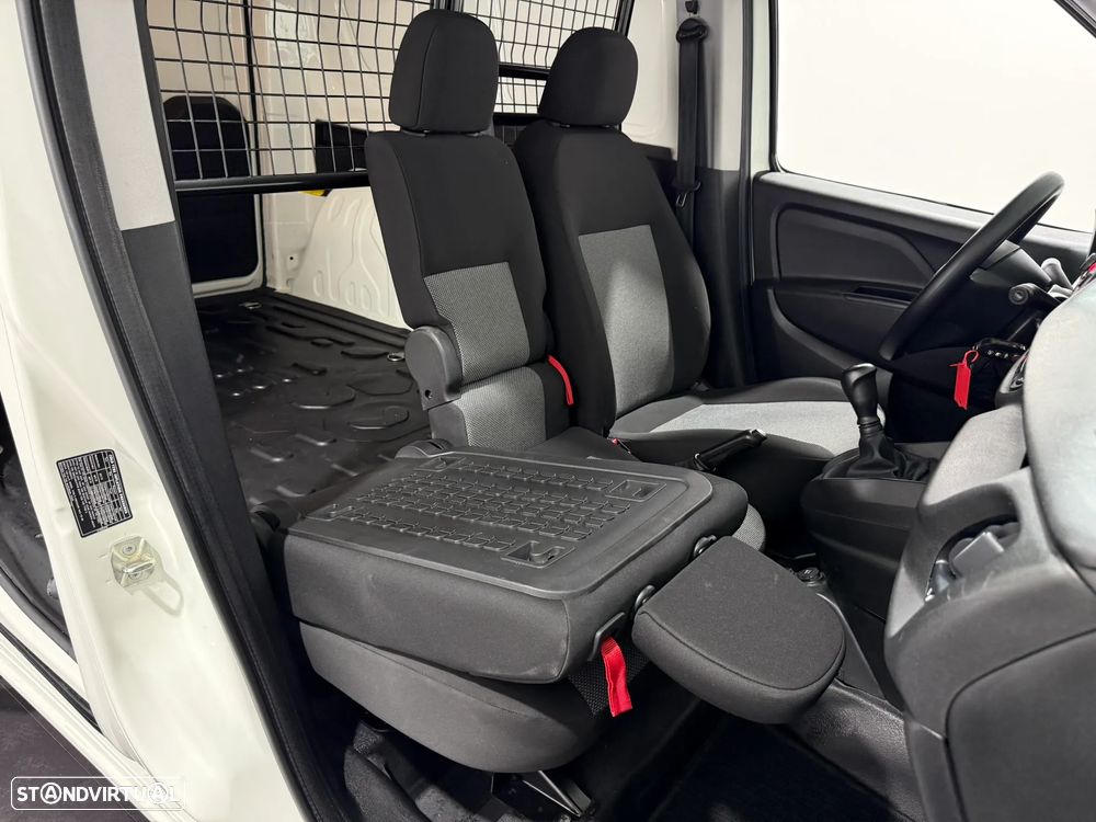 Fiat DOBLO CARGO 1.3 M-JET 95 CV - 3 LUGARES - IVA DEDUTIVÉL - 33