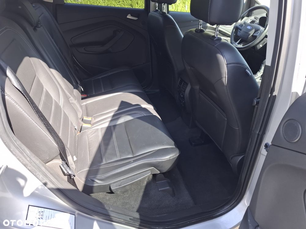 Ford Kuga 2.0 EcoBoost 4x4 Titanium - 16