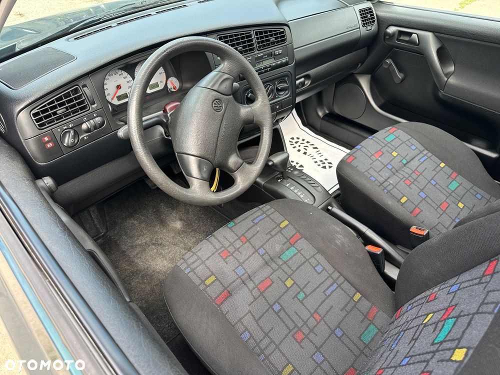 Volkswagen Golf - 11