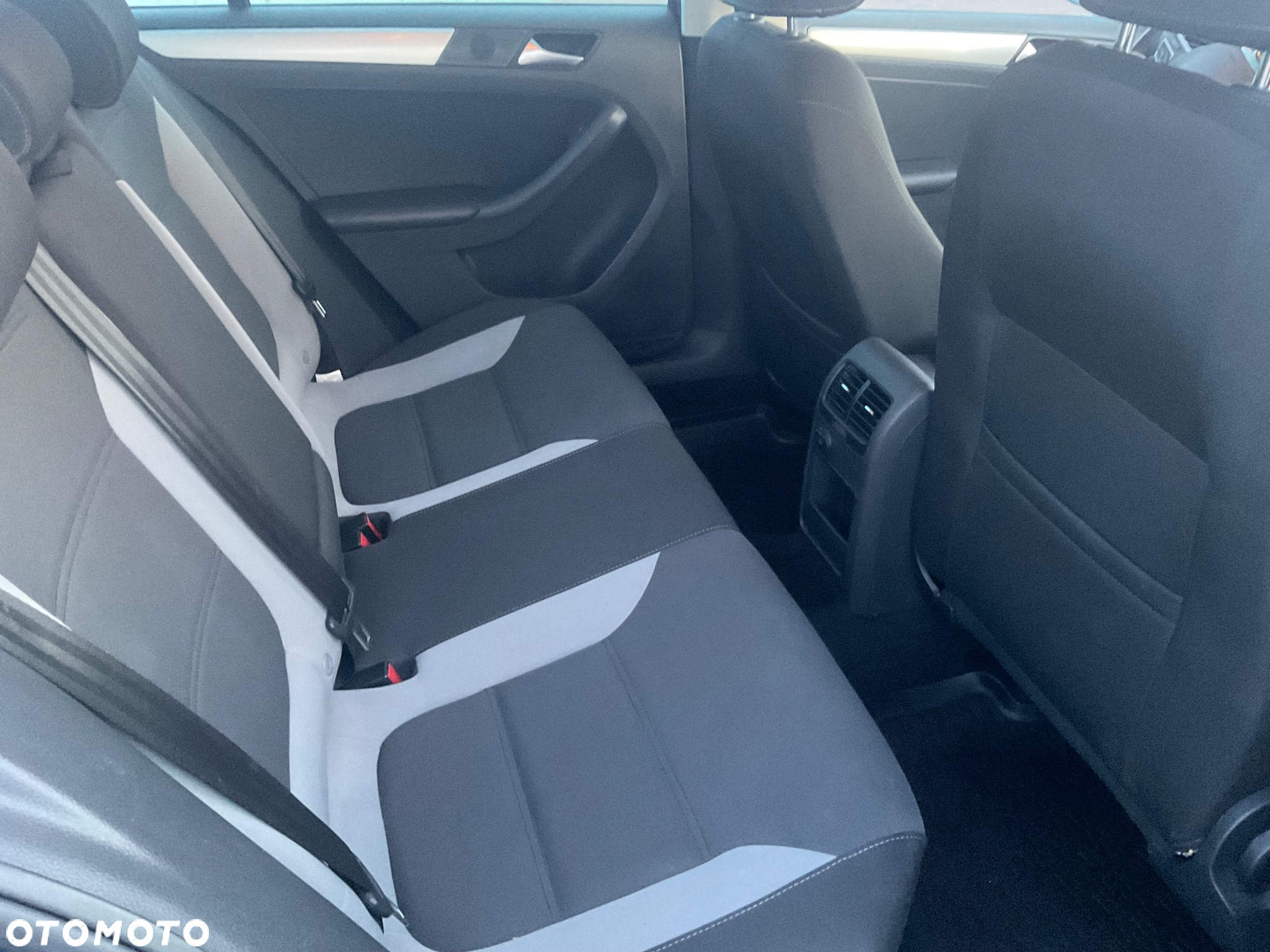 Volkswagen Jetta 2.0 TDI Life - 6