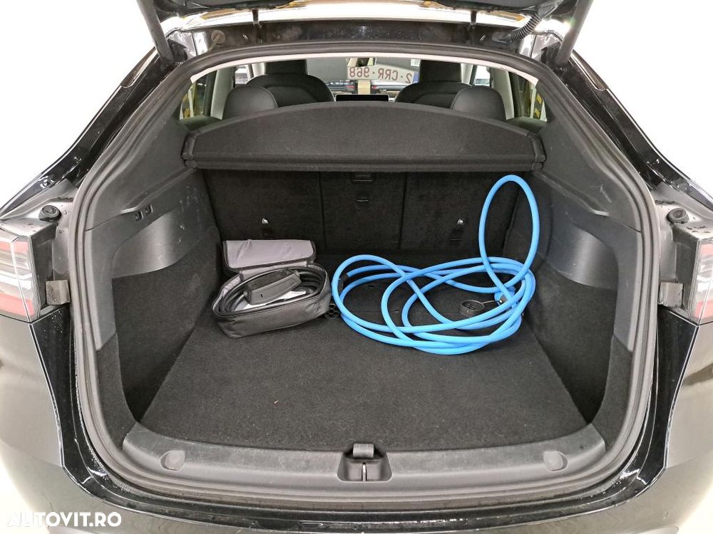 Tesla Model Y Long Range Dual Motor AWD - 12