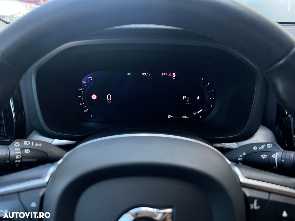 Volvo XC 60 B4 MHEV AT AWD Core - 20