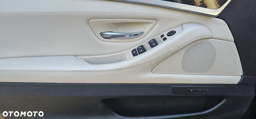 BMW Seria 5 525d xDrive Luxury Line - 13