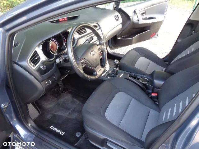 Kia Ceed 1.4 CVVT Dream Team Edition - 10