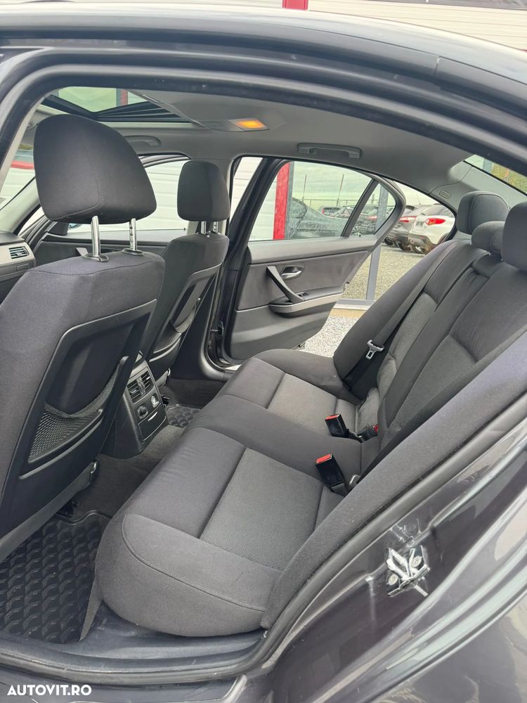 BMW Seria 3 320d DPF Touring Blue Performance Edition Fleet Sport - 11