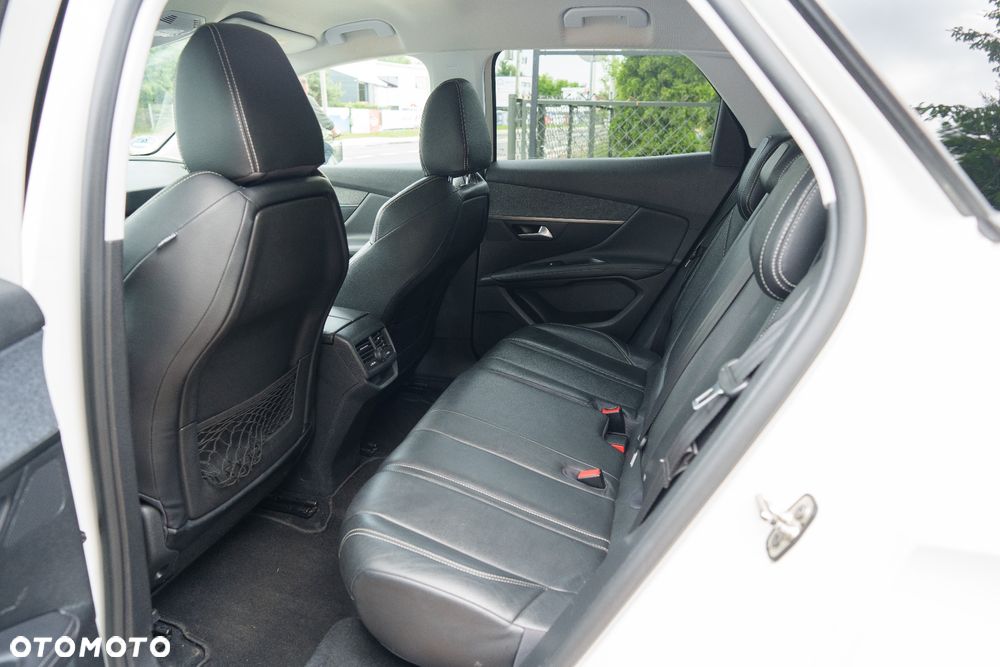 Peugeot 3008 1.2 PureTech GPF Allure S&S - 17
