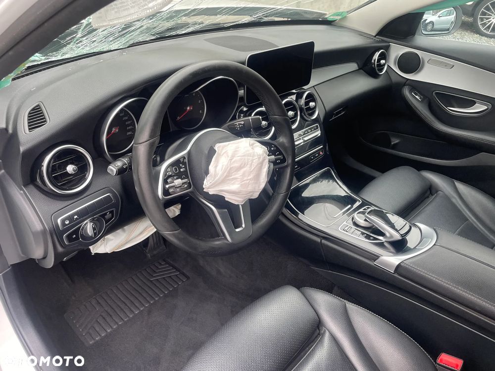 Mercedes-Benz Klasa C 300 d 4Matic 9G-TRONIC Avantgarde - 24