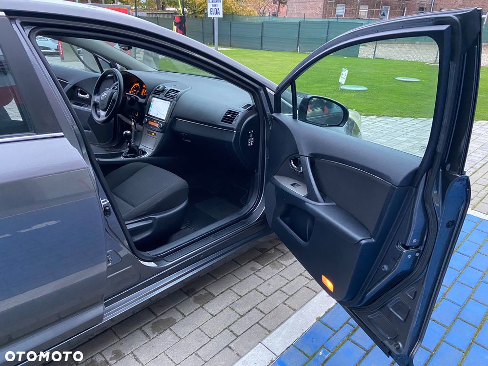 Toyota Avensis 1.6 Luna EU5 - 2