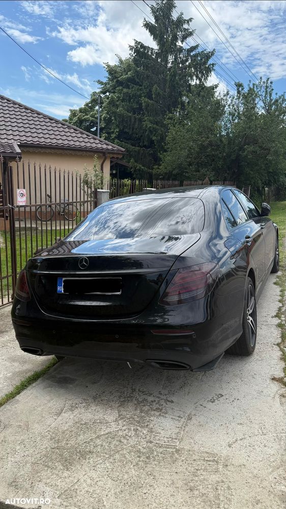 Mercedes-Benz E 220 d 4MATIC Aut. - 4