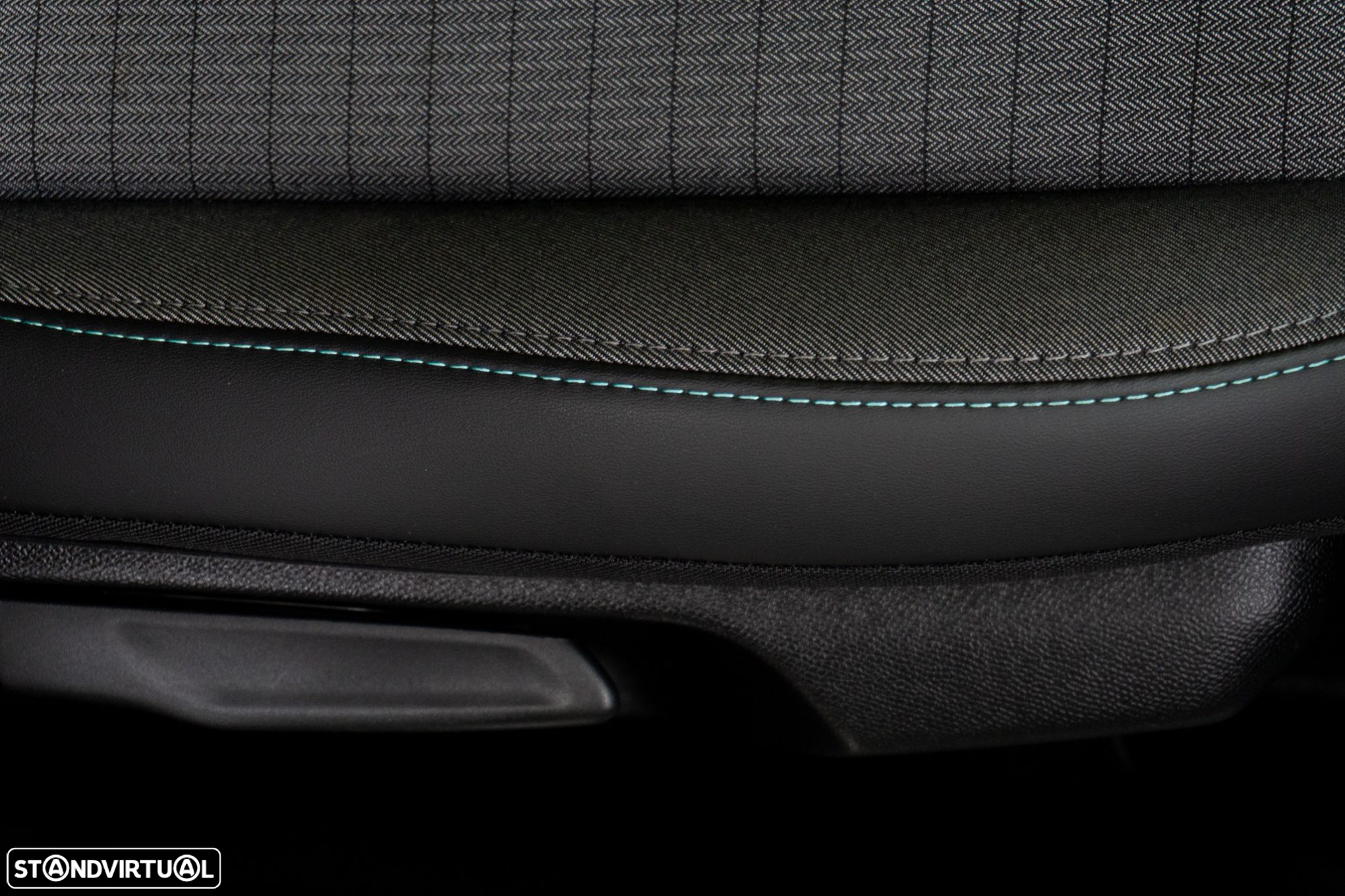 Peugeot 2008 1.2 PureTech Allure Pack EAT8 - 34