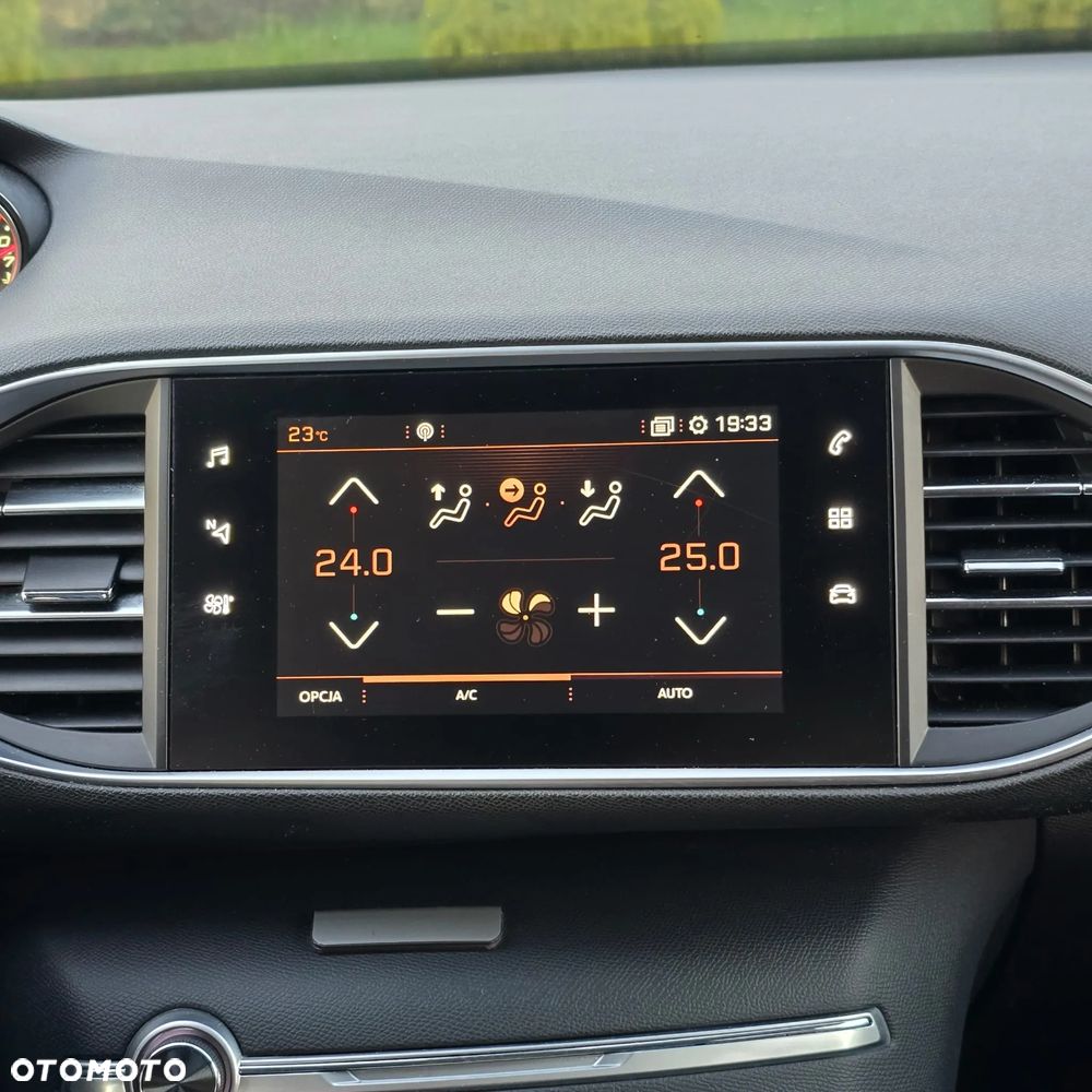 Peugeot 308 PureTech 130 GPF EAT8 Stop & Start Active Business-Paket - 27