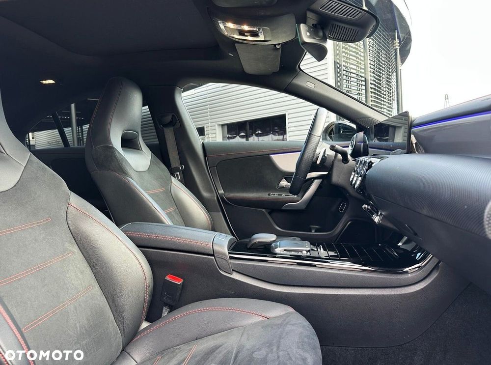 Mercedes-Benz CLA 180 AMG Line 7G-DCT - 11
