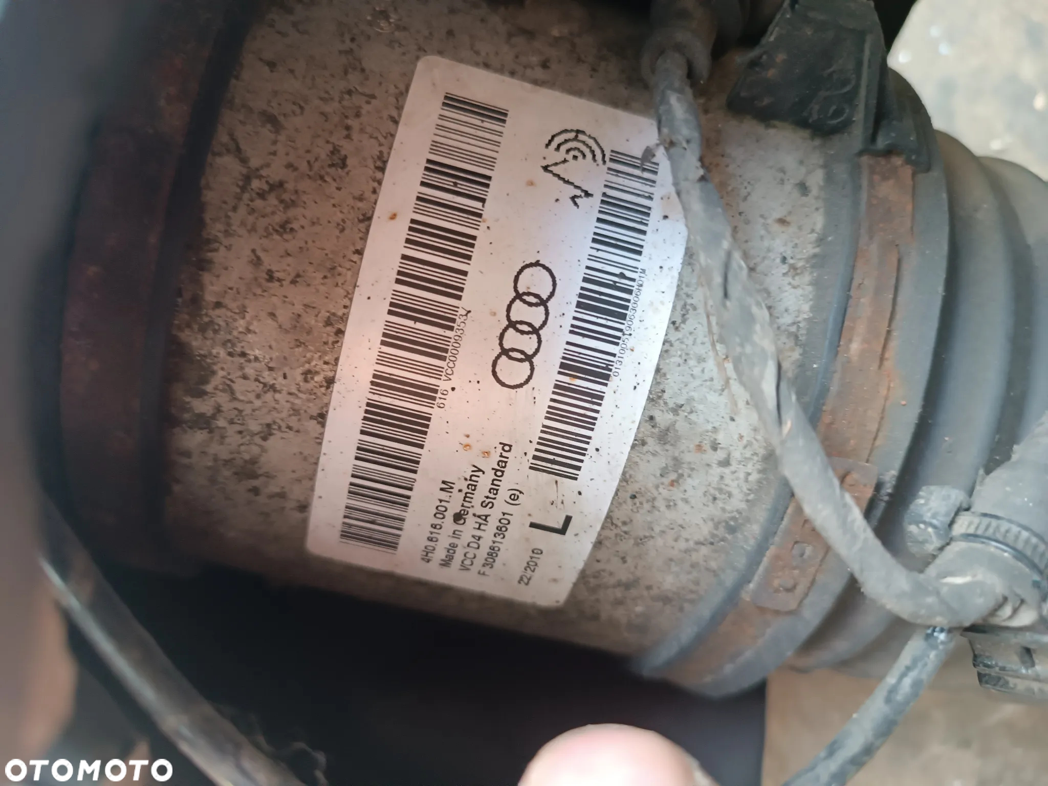AMORTYZATOR PNEUMATYCZNY LEWY  TYŁ 4H0616001M AUDI A8 D4 - 2