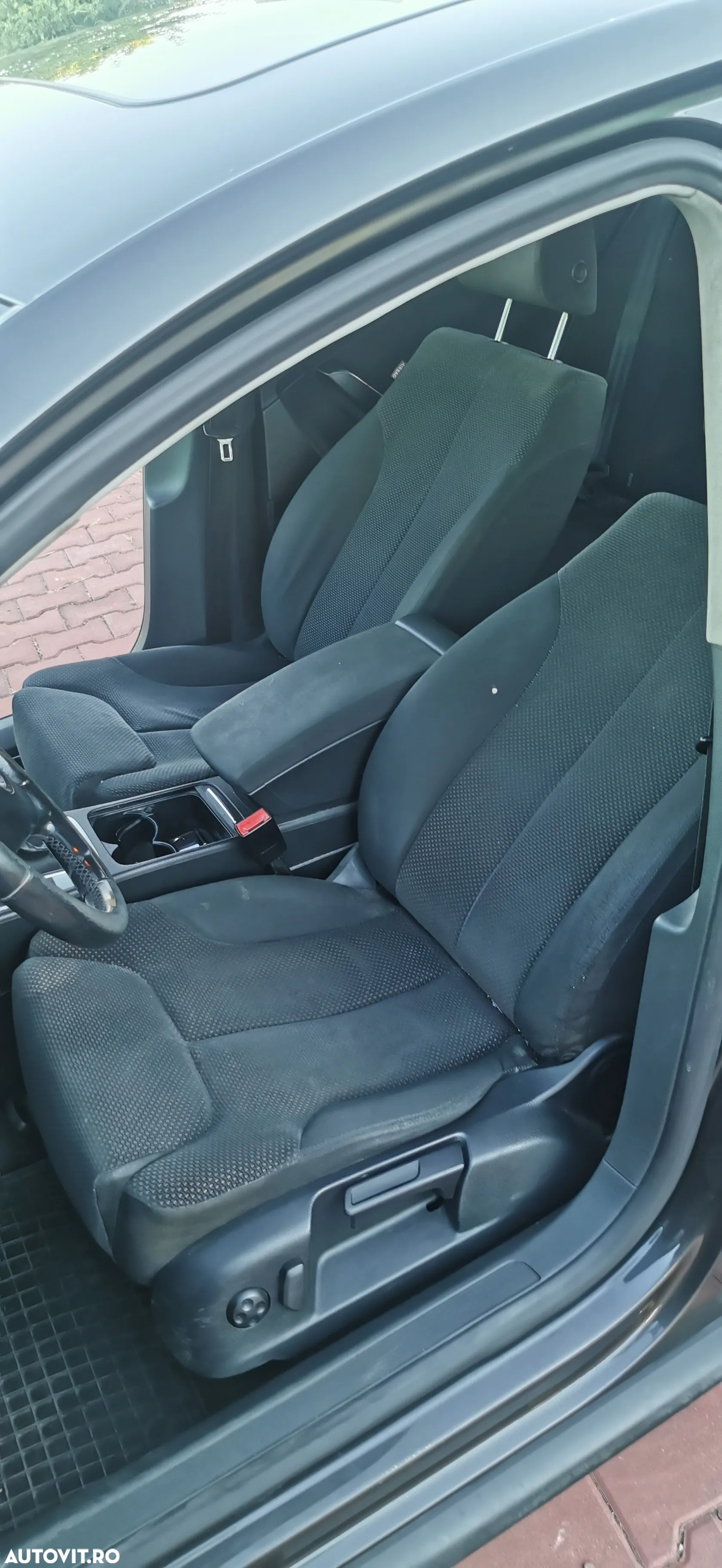Volkswagen Passat 2.0TDI Comfortline DPF Bluemotion Technology - 9