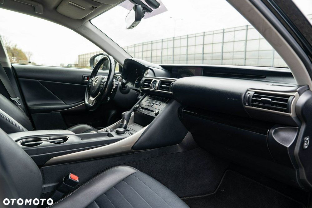 Lexus IS - 21