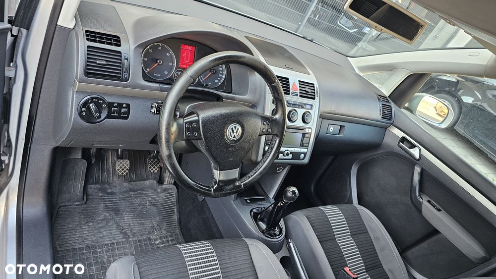 Volkswagen Touran - 9