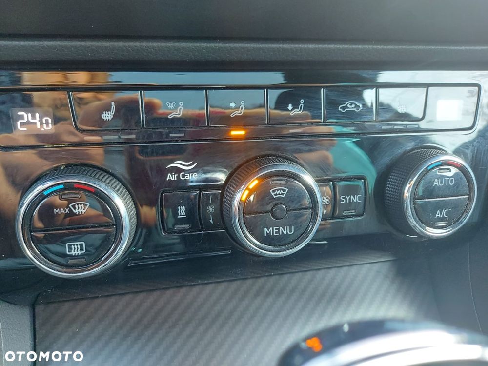 Skoda Superb 2.0 TDI DSG Sportline - 27