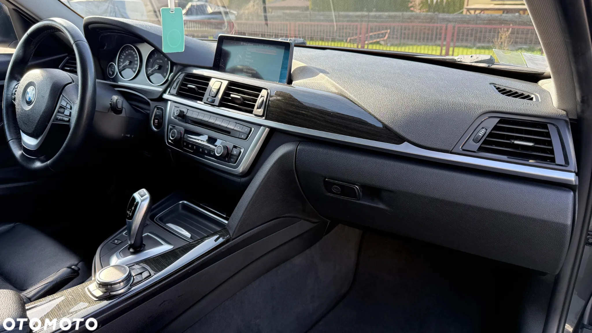 BMW Seria 3 320d Touring xDrive Luxury Line - 27